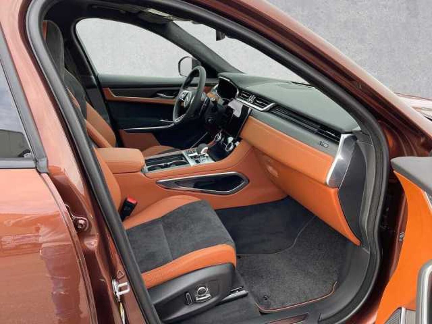 Jaguar  P550 SVR Spiced Copper Edition AHK ACC SD